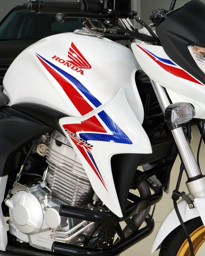 HONDA CB 300R 2015