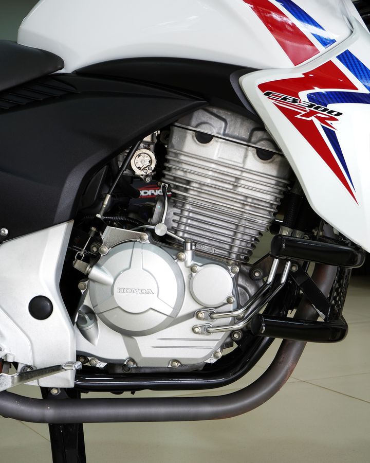 HONDA CB 300R 2015