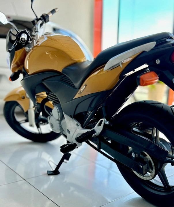 HONDA CB 300R 2010