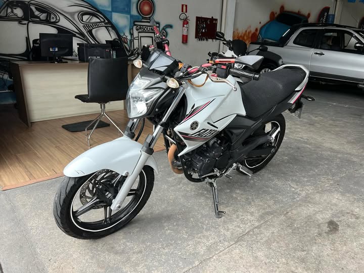 YAMAHA FAZER 250 CC 2015
